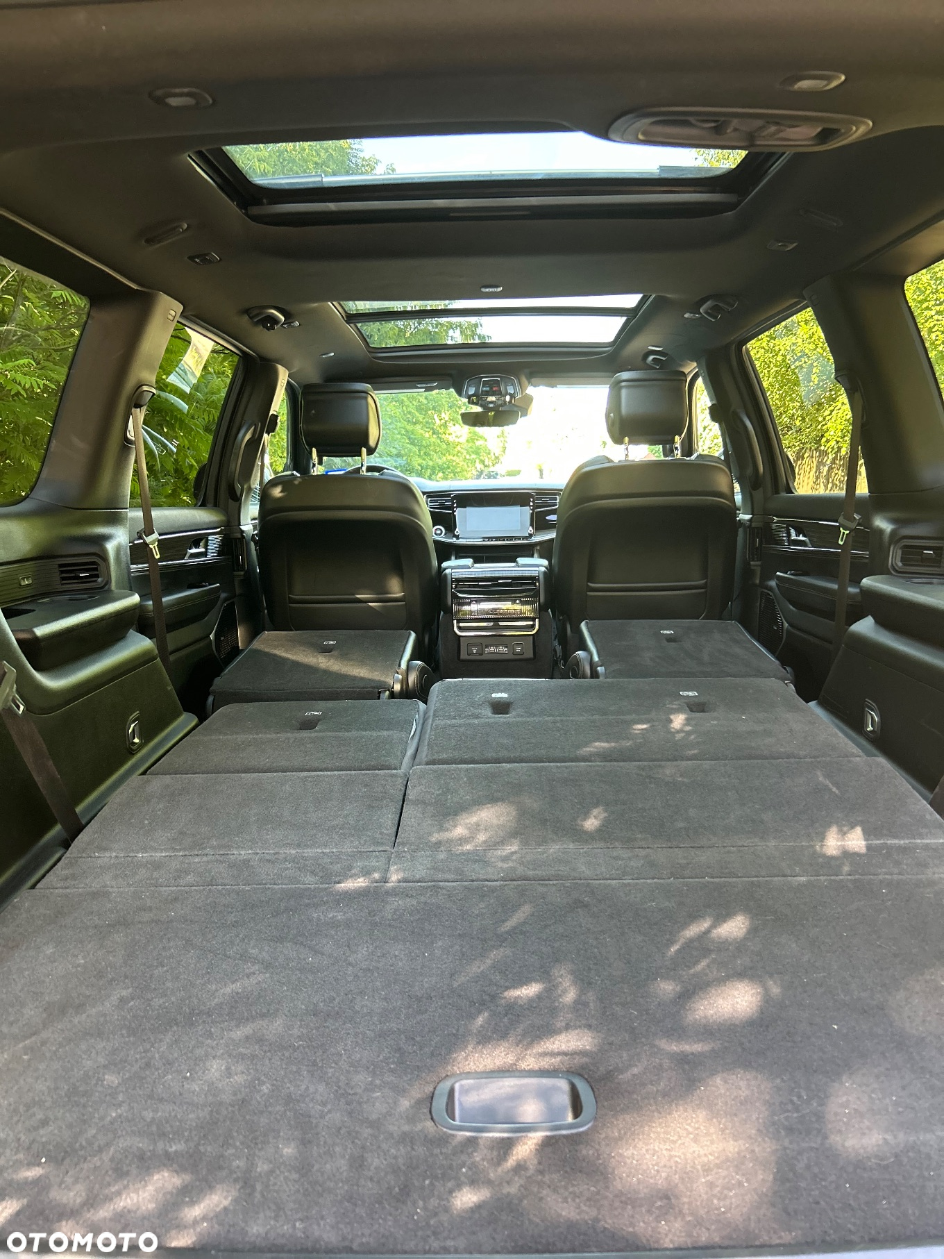Jeep Wagoneer - 19