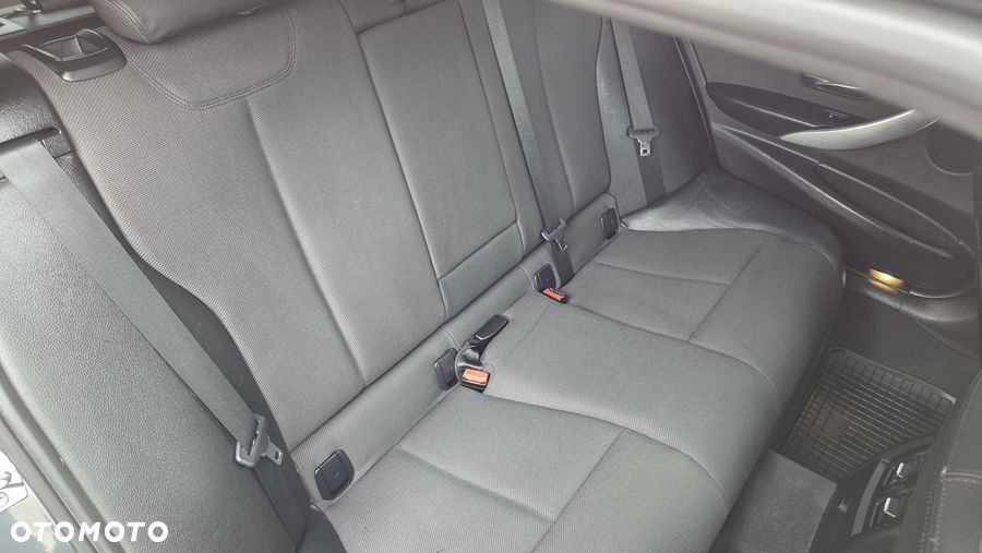 BMW Seria 3 320d Efficient Dynamics Edition Sport Line - 23