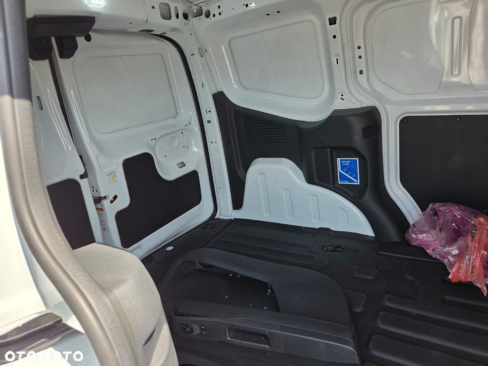 Ford Transit Courier - 7