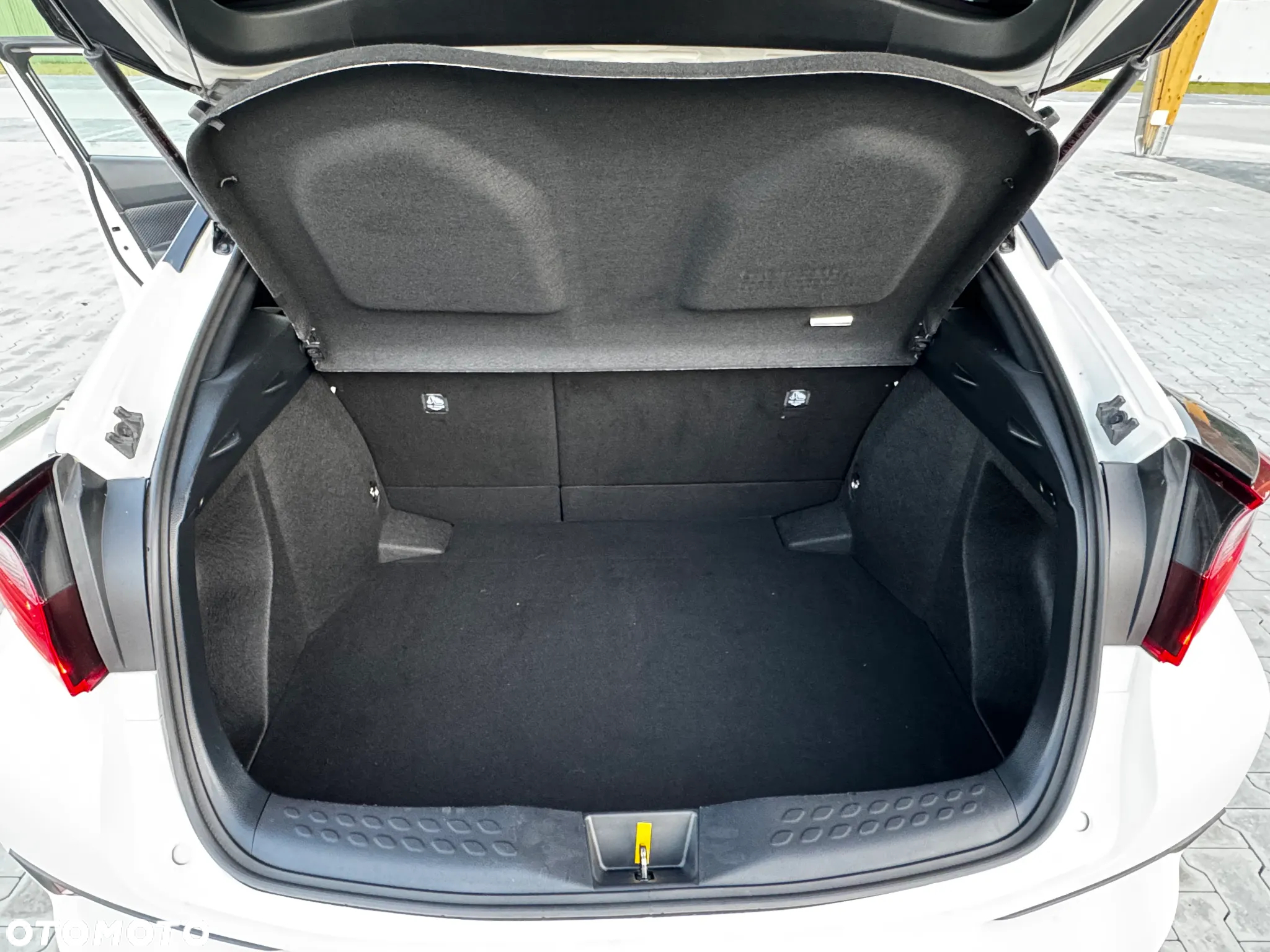 Toyota C-HR - 16