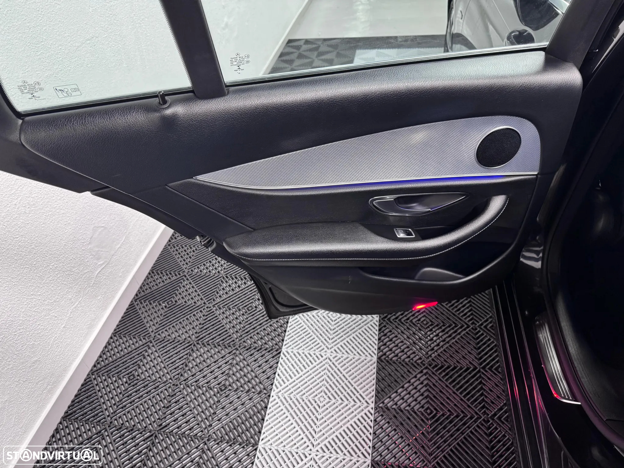 Mercedes-Benz E 300 de Avantgarde - 15