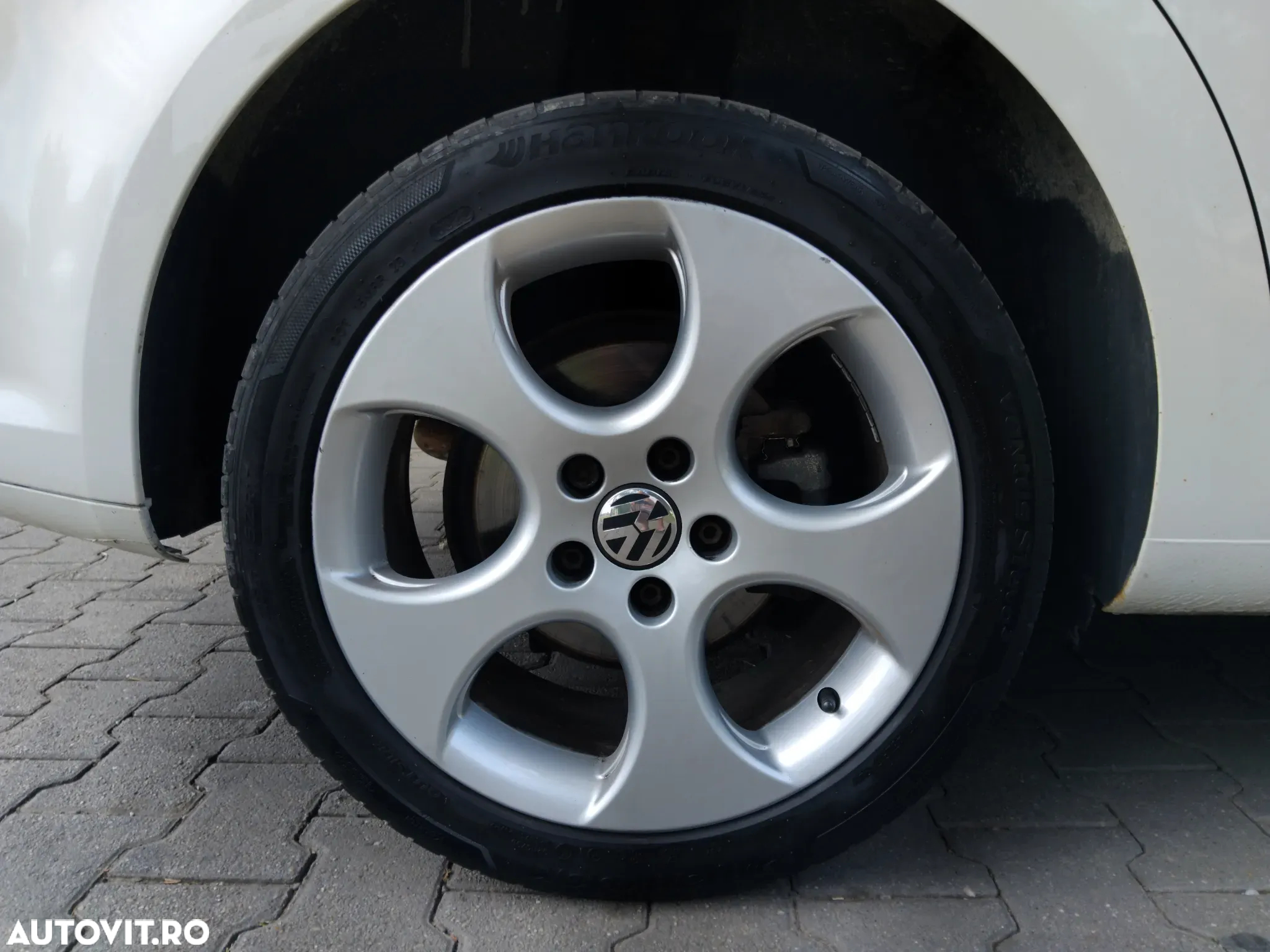Volkswagen Touran 2.0 TDI DPF BlueMotion Technology Life - 16