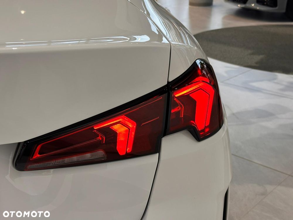 BMW Seria 2 220i mHEV - 9