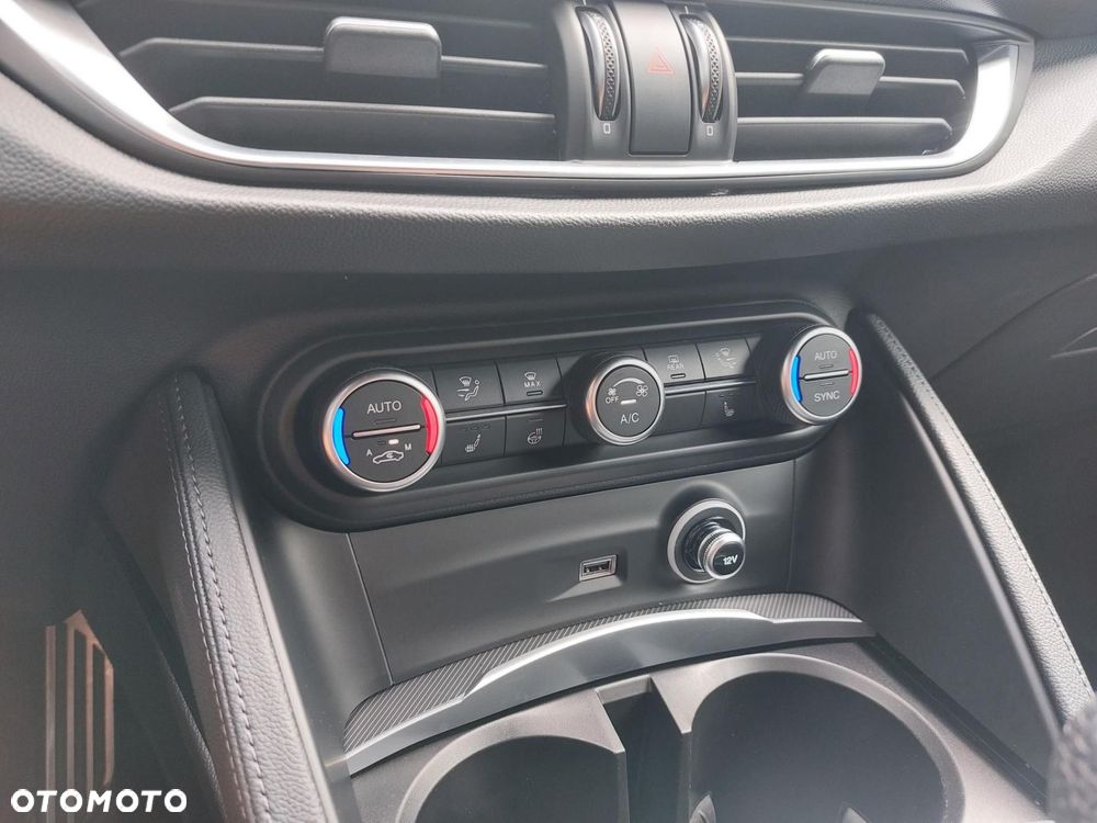 Alfa Romeo Stelvio - 24
