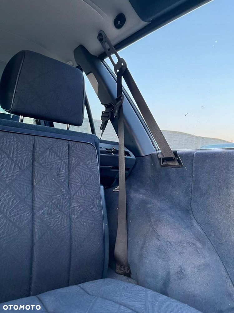 TRZECI RZĄD SIEDZEŃ KANAPA TYLNA BAGAŹNIKA MERCEDES W124 KOMBI KOMPLET S124 - 9