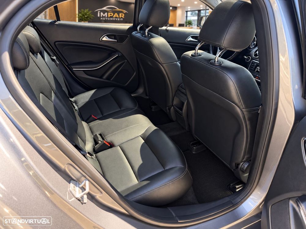 Mercedes-Benz GLA 180 - 9