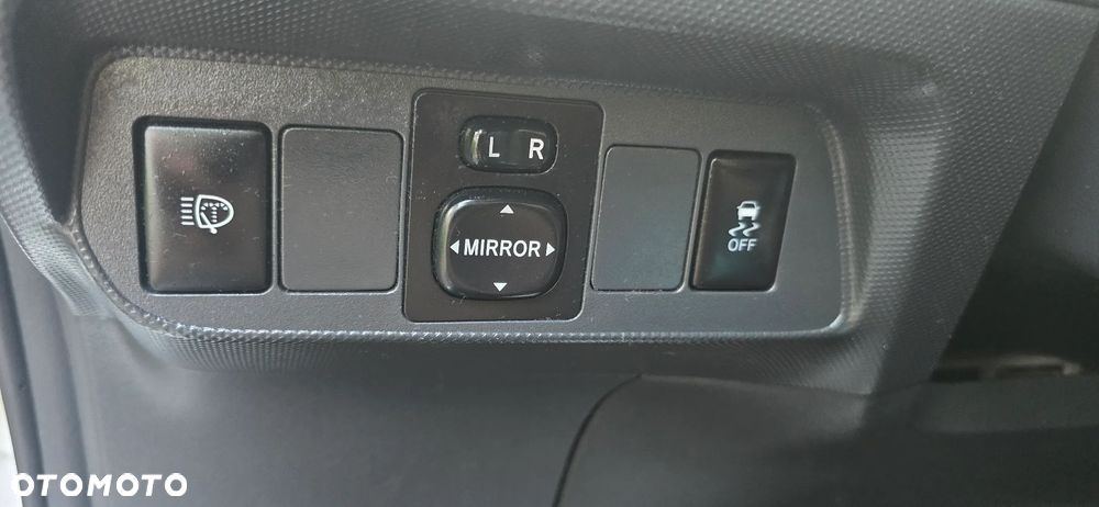 Toyota Auris 2.2 D-4D D-CAT - 15