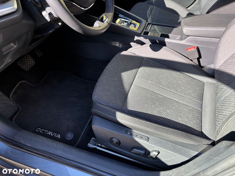 Skoda Octavia 2.0 TDI Style DSG - 11
