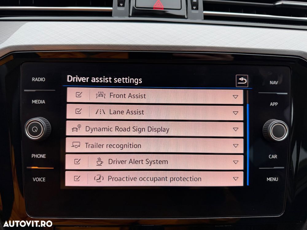 Volkswagen Passat - 33