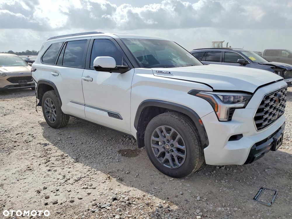 Toyota Sequoia - 2