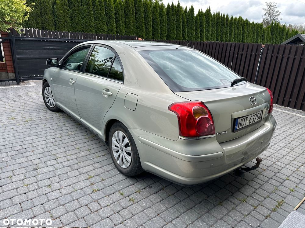 Toyota Avensis - 9