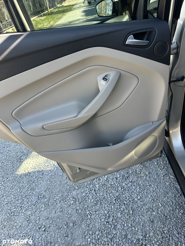 Ford Escape ver-2-0-ecoboost-awd-titanium - 15