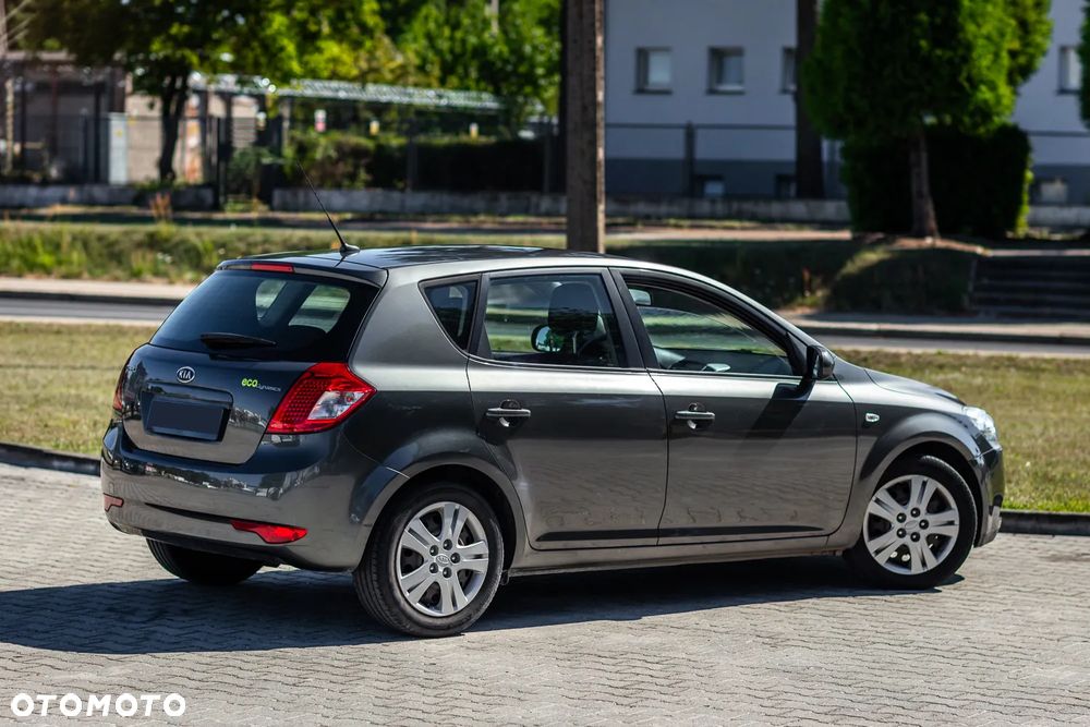 Kia Ceed 1.4 CVVT Attract - 11