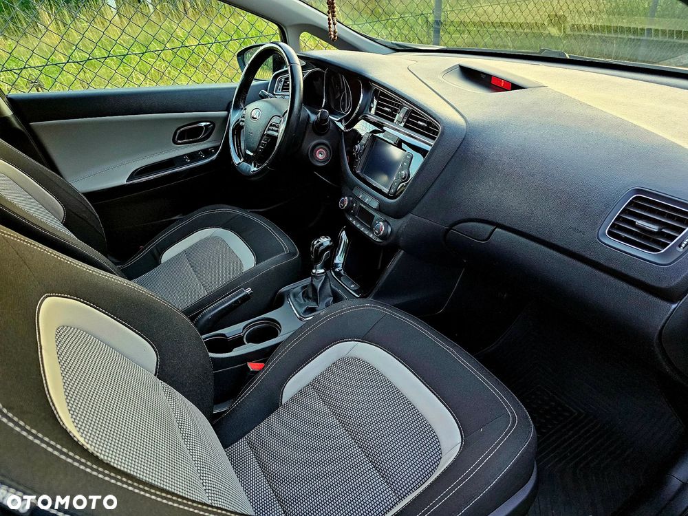 Kia Ceed - 16