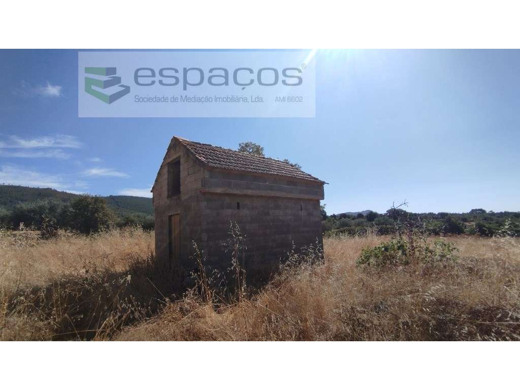 Quintinha com construção - Grande imagem: 4/25