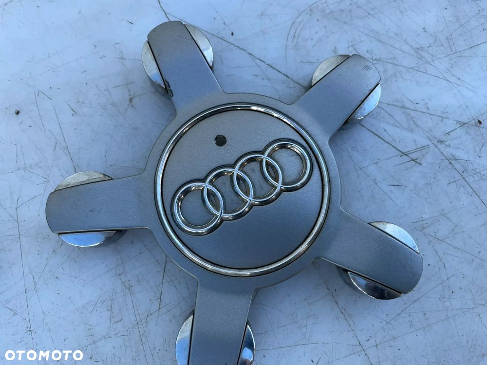 DEKIELKI DEKIELEK FELG ALUMINIOWYCH AUDI  8R0601165 - 5