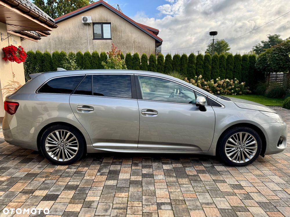 Toyota Avensis Touring Sports 1.8 Executive - 5