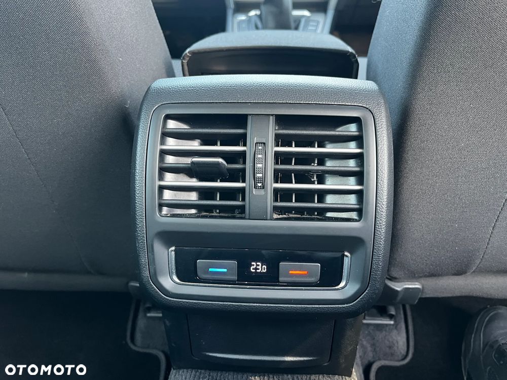 Volkswagen Passat 1.4 TSI BMT Trendline - 30