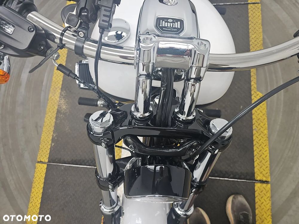 Harley-Davidson Softail Breakout - 8