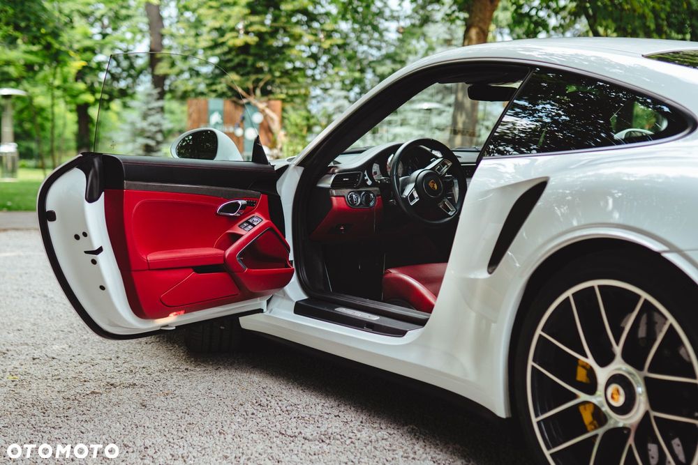 Porsche 911 Turbo S - 8