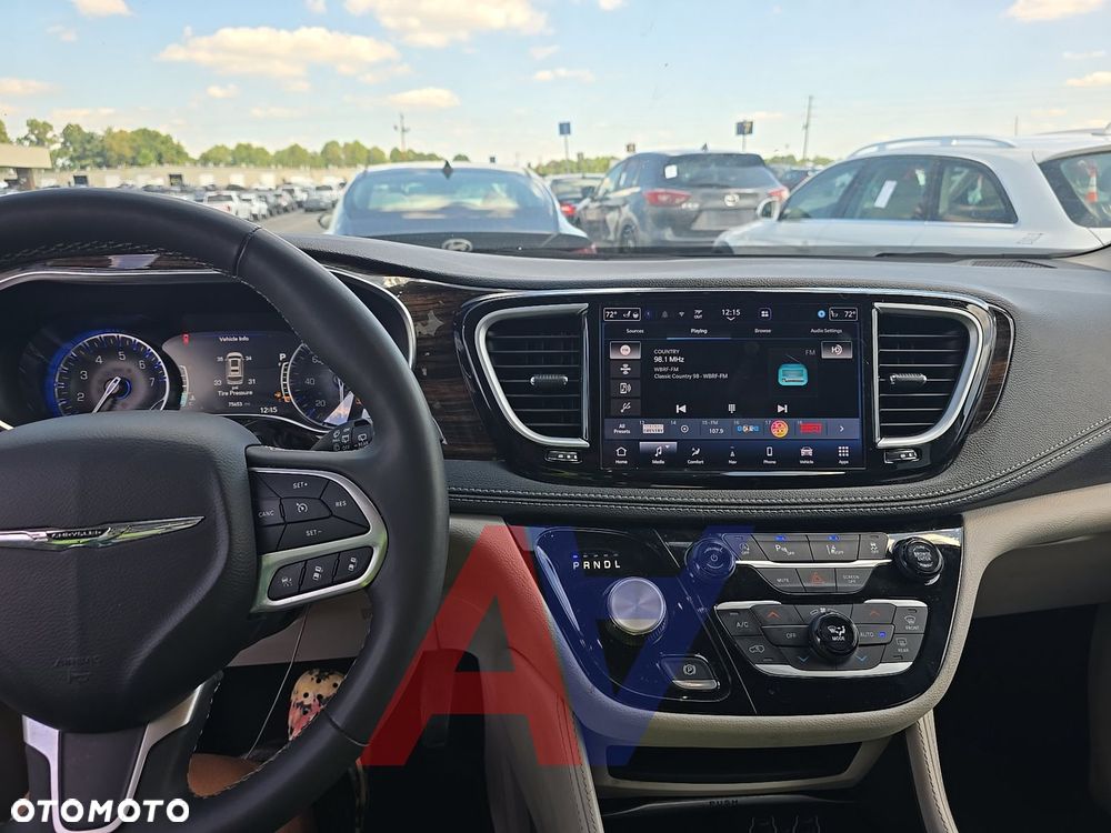Chrysler Pacifica - 11