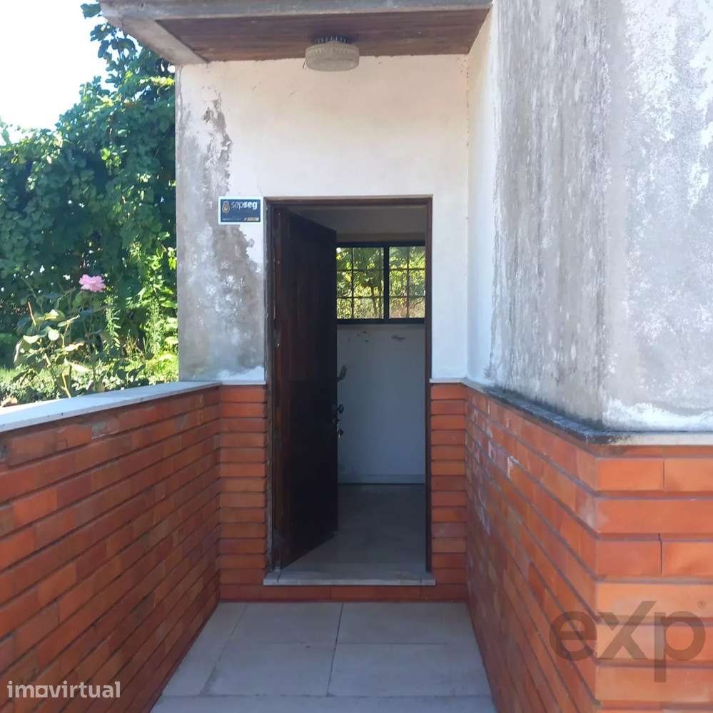 Terreno com garagem de 200 m2 - Grande imagem: 4/14
