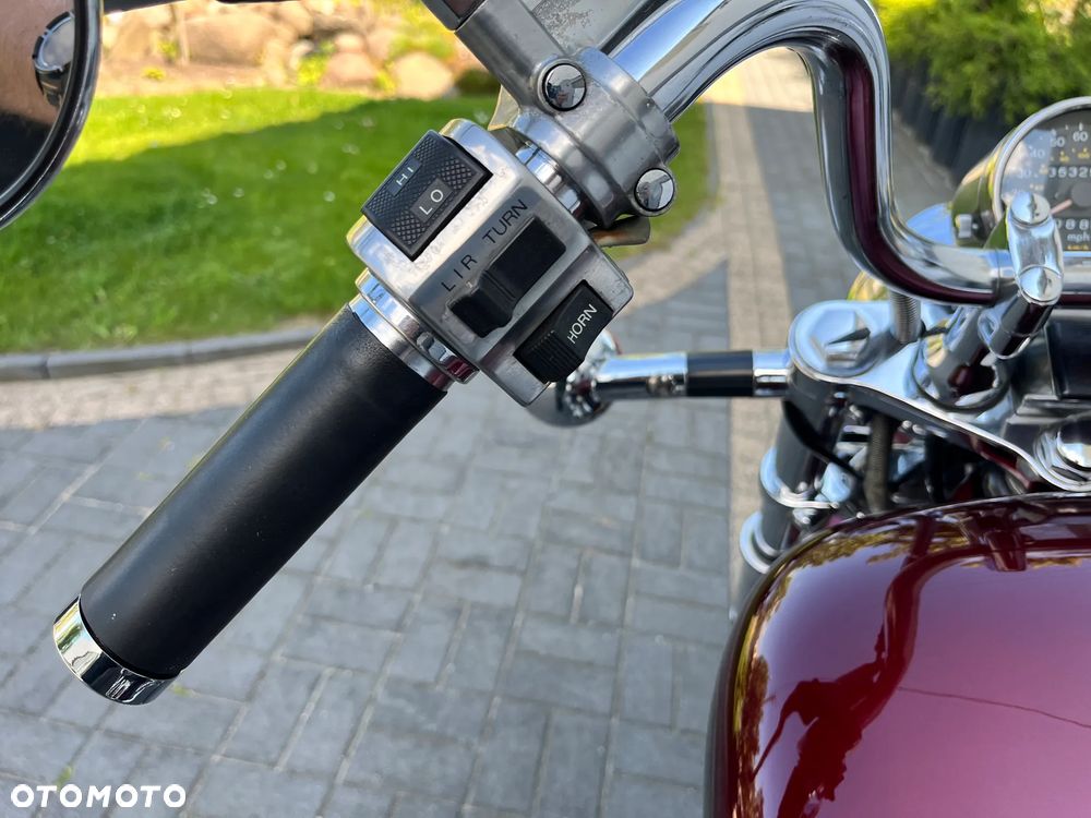 Suzuki Intruder - 17