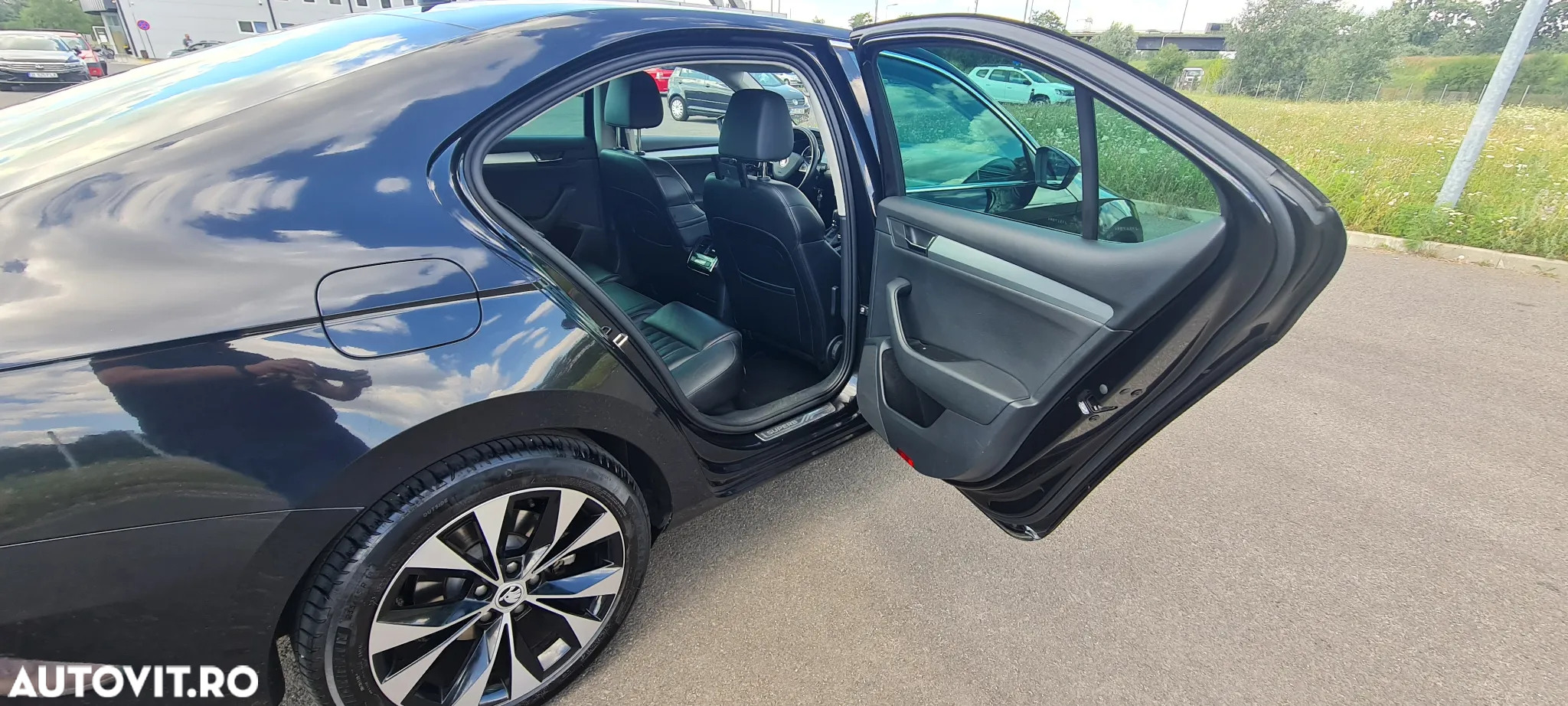 Skoda Superb 2.0 TDI DSG Ambition - 11