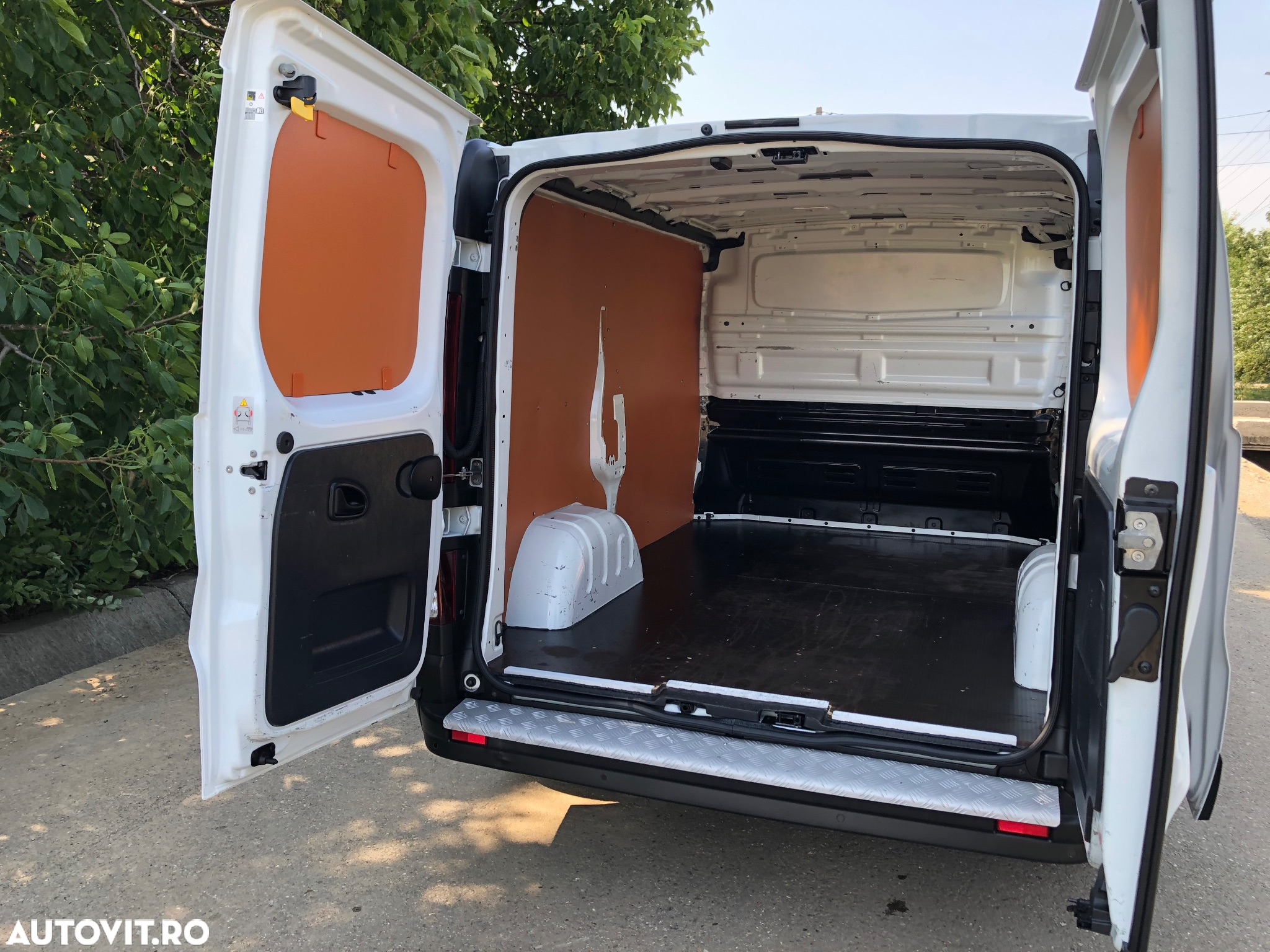 Renault Trafic - 11