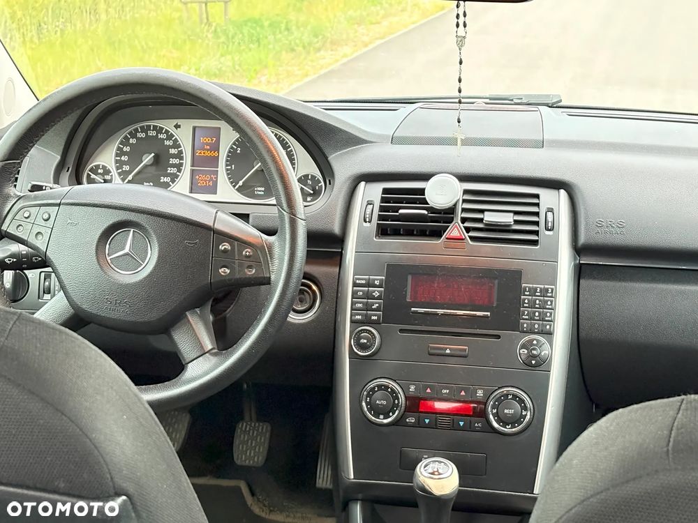 Mercedes-Benz Klasa B 200 Special Edition - 12