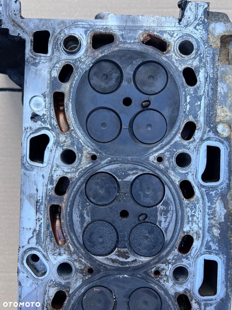 Głowica uszkodzona Renault Master III 2.3 DCI 150 KM - 3