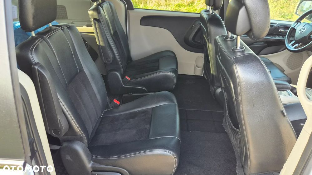 Dodge Grand Caravan - 17