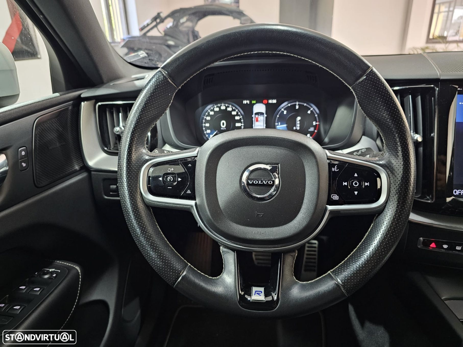 Volvo XC 60 2.0 D4 R-Design Geartronic - 14