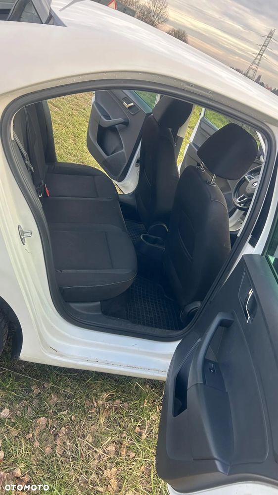 Skoda RAPID 1.2 Ambition - 11