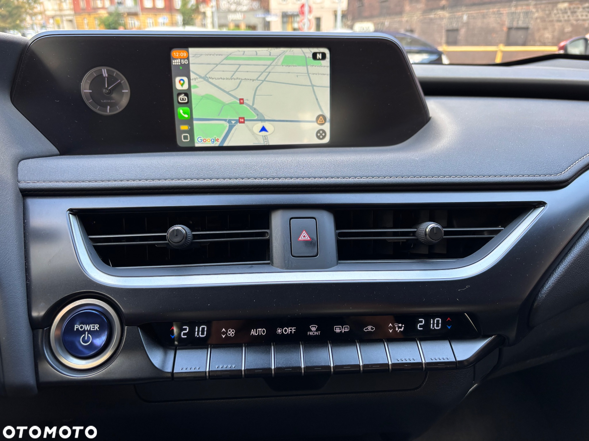 Lexus UX 250h Business Edition - 20
