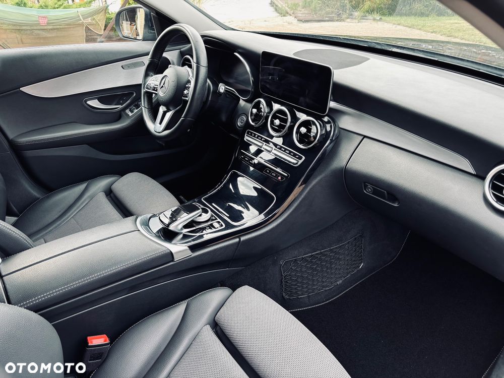 Mercedes-Benz Klasa C 220 d 4Matic T 9G-TRONIC Avantgarde - 22