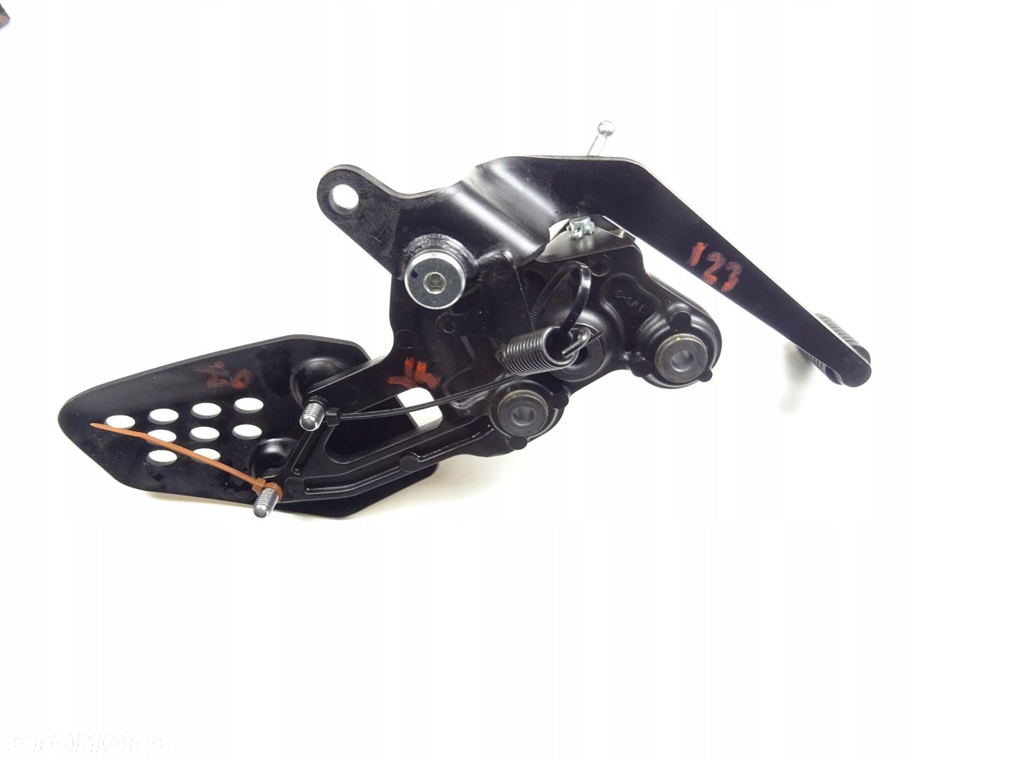 YAMAHA MT 07 SET PODNÓŻEK PRAWY PRZÓD PRZEDNI DŹWIGNIA CZUJNIK 21- 23 - 13