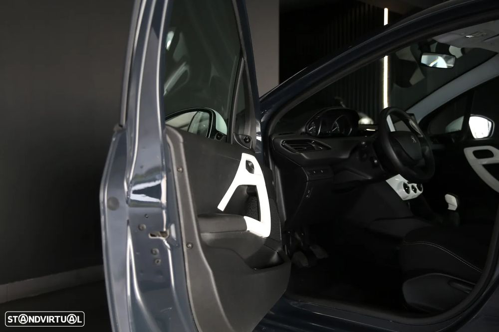 Peugeot 208 1.2 PureTech Style - 12