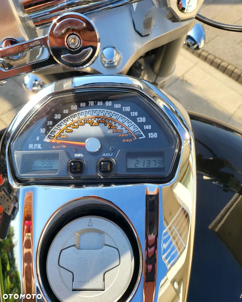 Suzuki Intruder - 10