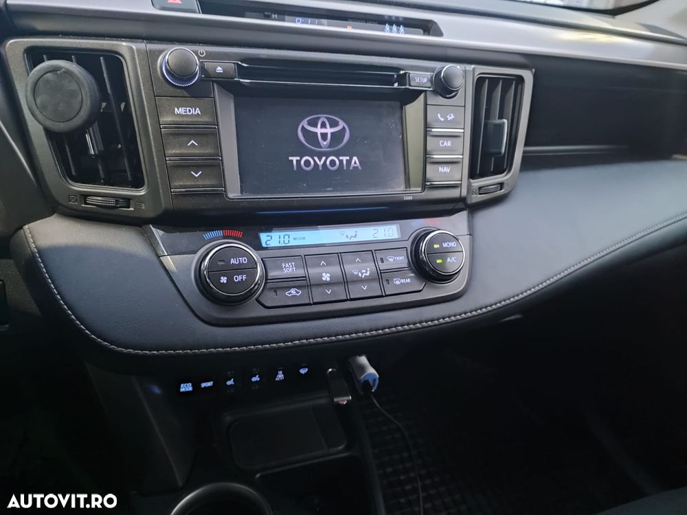 Toyota RAV4 2.2 D-4CAT 4WD Aut Luxury 18" - 7