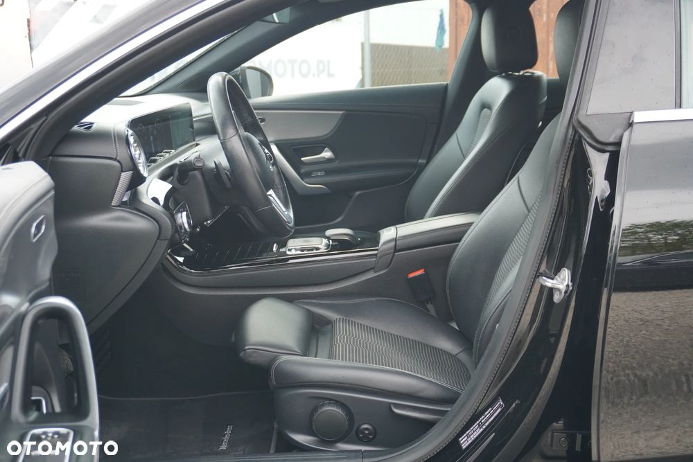 Mercedes-Benz CLA 180 7G-DCT Edition Progressive Line - 21