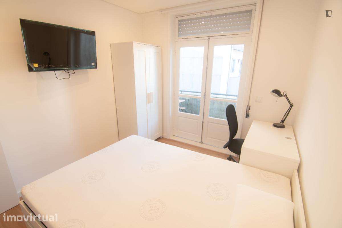 Quarto - localizado em Mafamude Porto - Grande imagem: 3/10