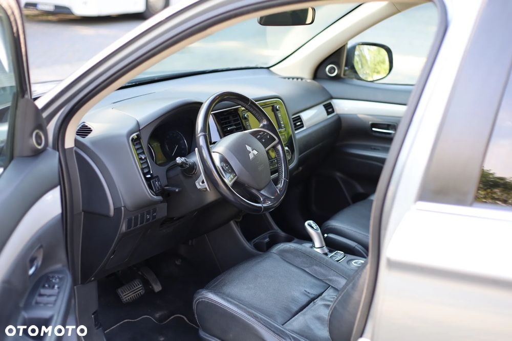 Mitsubishi Outlander 2.0 4WD Plus - 13