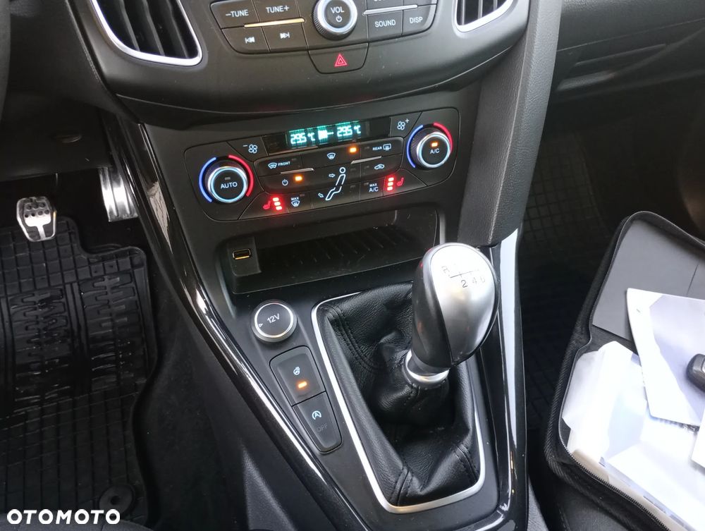 Ford Focus 2.0 TDCi DPF Start-Stopp-System Titanium - 37