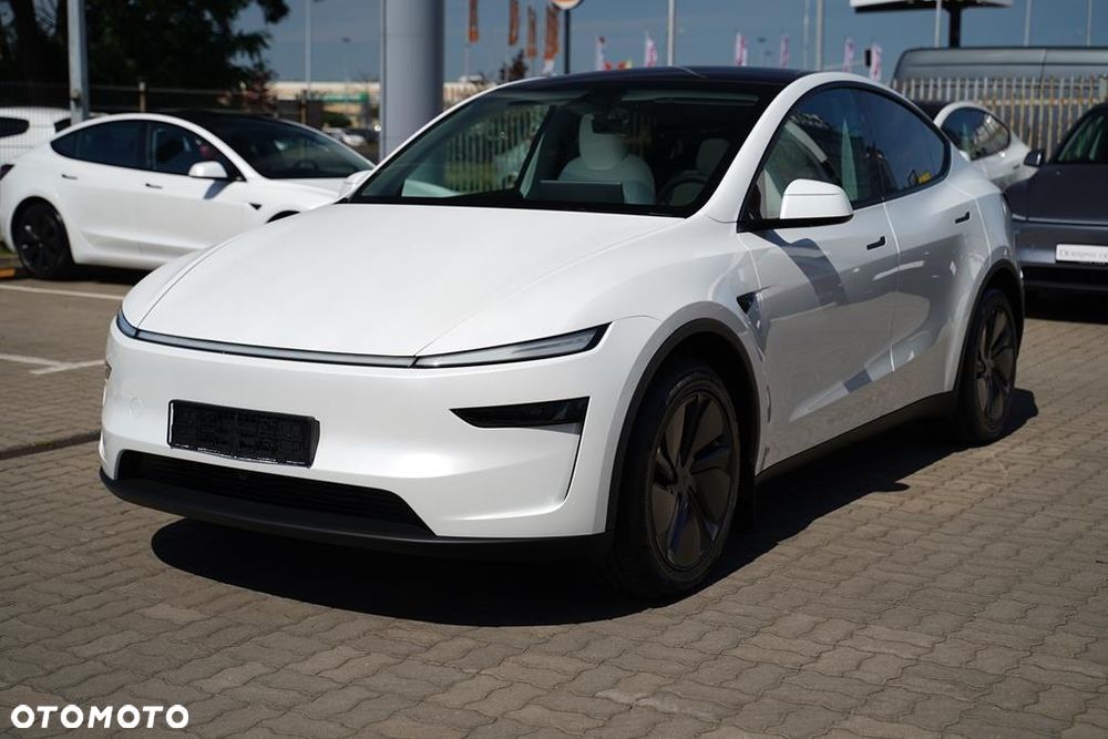 Tesla Y 83.1kWh Long Range RWD - 1