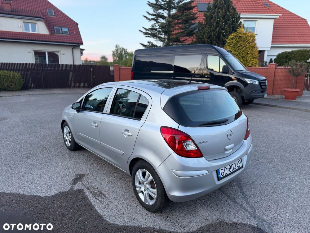 Opel Corsa 1.2 16V Cosmo - 8