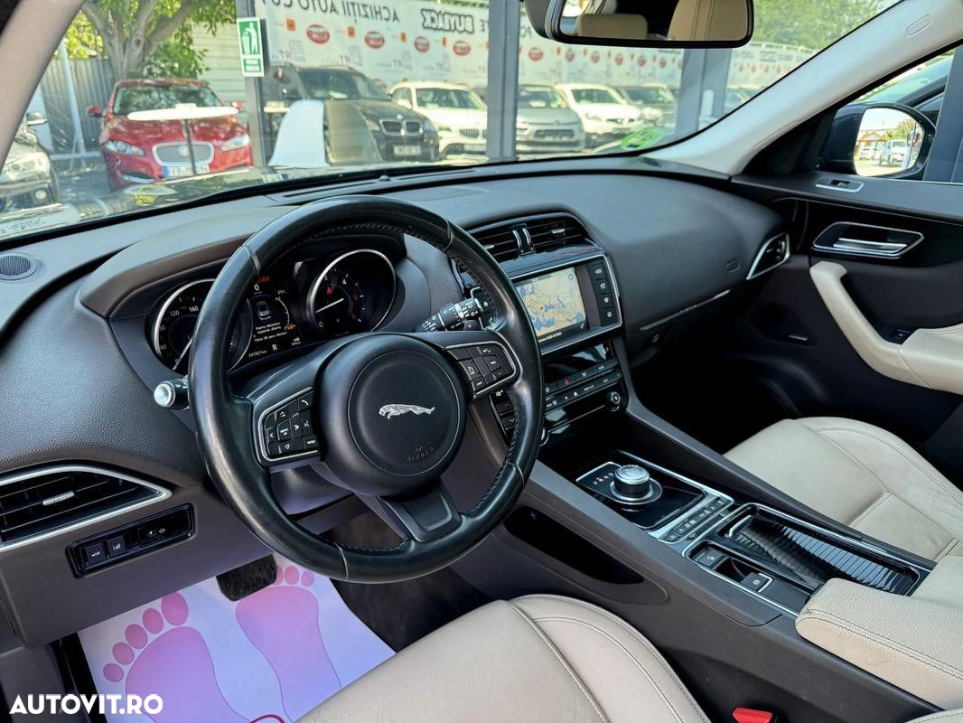 Jaguar F-Pace - 5