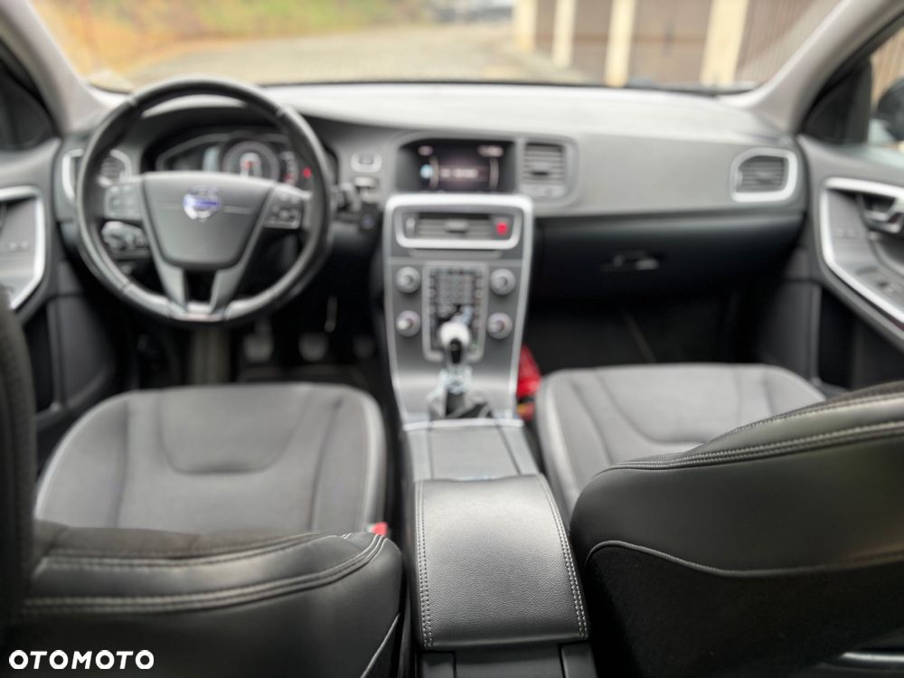 Volvo S60 D3 Drive-E Momentum - 10