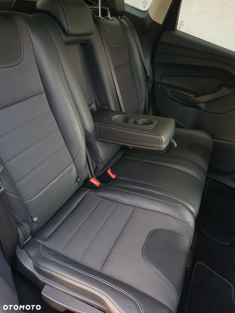 Ford Kuga 2.0 TDCi 4x4 Titanium - 36
