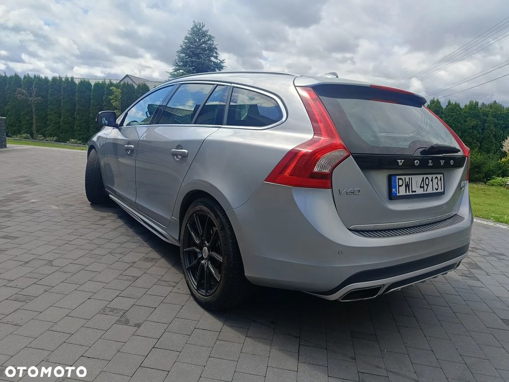 Volvo V60 D6 AWD Plug-in Hybrid Summum - 11